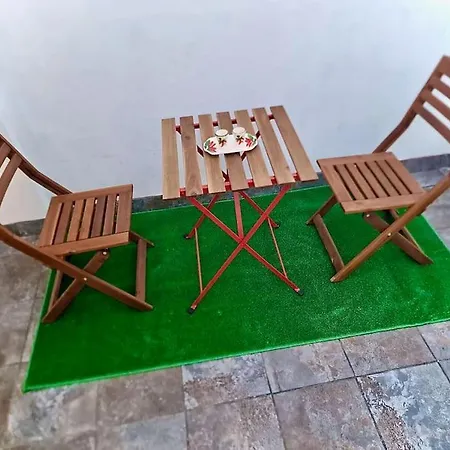 Cozy With Garden 아파트 *